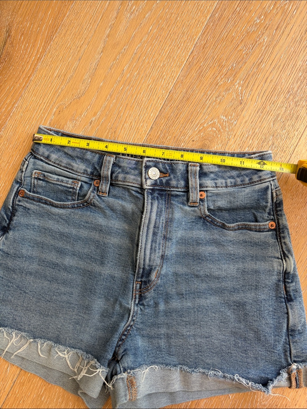 Women’s American Eagle Mom Shorts Size 2 - Picture 3 of 8